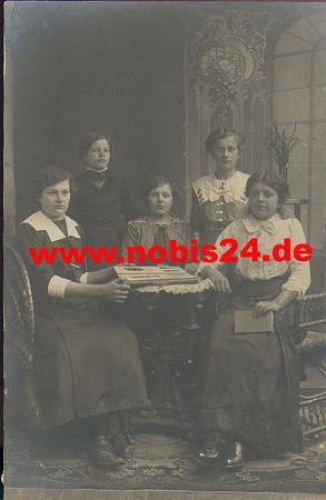 Women with a real photo album, o 13.4.1916