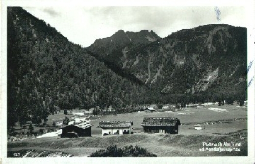 Pletzach-Alm Tirol mit Mondscheinspitze * ca. 1920