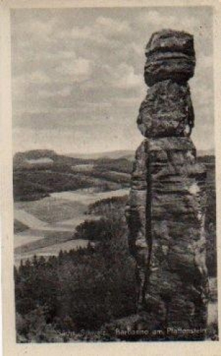 01814 Barbarine climbing rock o 6.5.1958