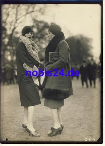 Ladies fashion large photo ca.A5 around 1930
