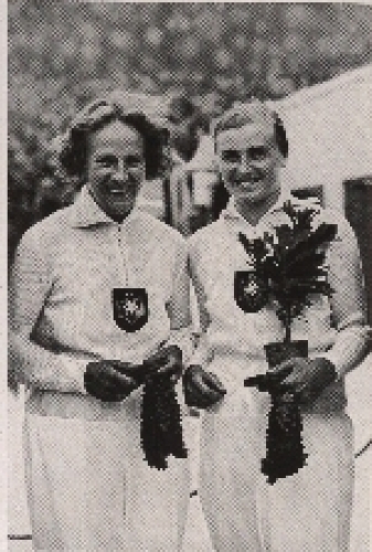 Olympic Games 1936 Gisela Mauermayer and Paula Mollenhauer, discus throwers collective picture, no AK,
