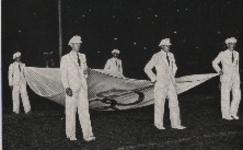Olympische Spiele 1936, Das Atlastuch der olympischen Flagge