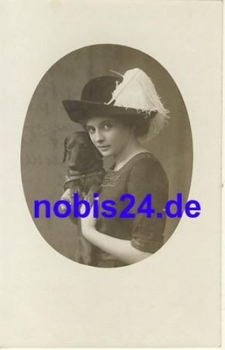 Dackel und Frauchen *ca.1913
