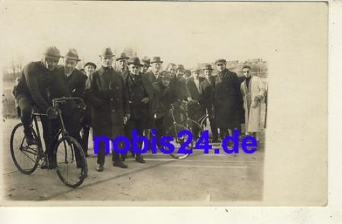 Cyclists at the start ca.1930