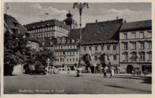 06667 Weissenfels Marktplatz mit Schloss gebr. ca. 1930