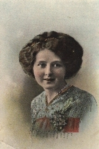 Young girl gold-colored contours o 18.4.1915