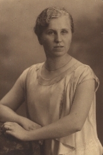 Junge Frau Echtfotokarte gebr. ca. 1930