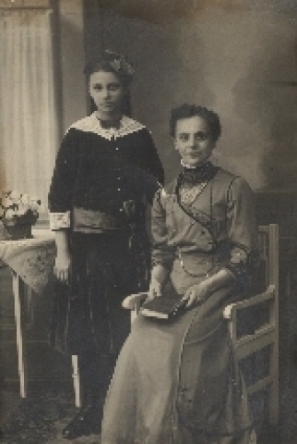 young girls, real photo, * approx. 1925