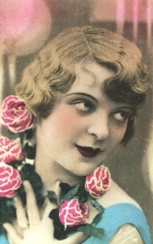 Young woman with roses * ca. 1930
