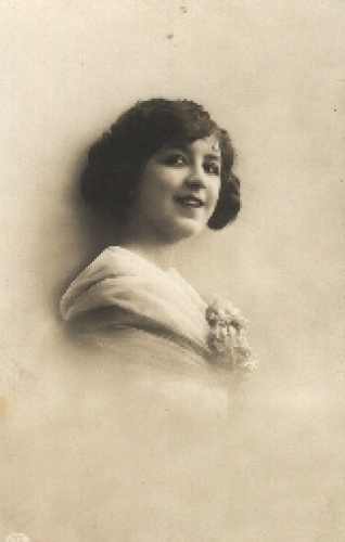 Junge Frau Echtfoto gebr. 2.4.1916