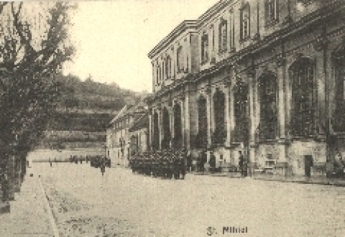 St. Mihiel Soldiers in drill in front of the mayor's office France o April 28, 1915