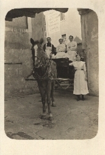 Horse-drawn carriage real photo * ca. 1930
