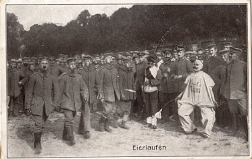 Sports festival 1. WK., Soldiers behind the front egg running clown, o 14.10.1917