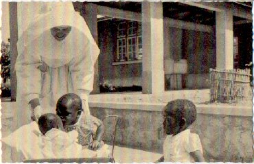 Belgian Congo nun with children *approx. 1930