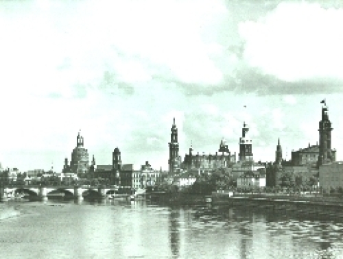 Dresden von der Marien brücke  auf die Altstadt Frauenkirche * ca. 1970
