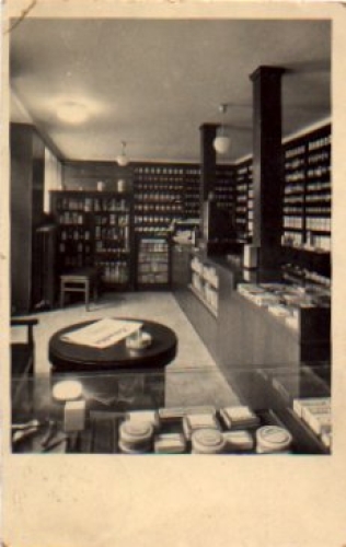 Pharmacy interior view o 28.17.1937