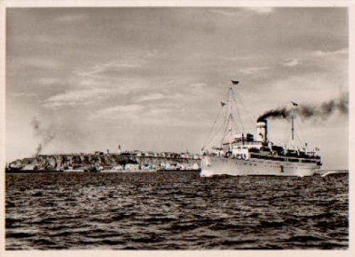 Hochseeschiff "Cobra" vor Helgoland, Leuchtturm * ca. 1960