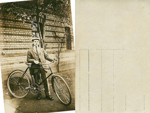 Mann mit Fahrrad Echtfotokarte *ca. 1920