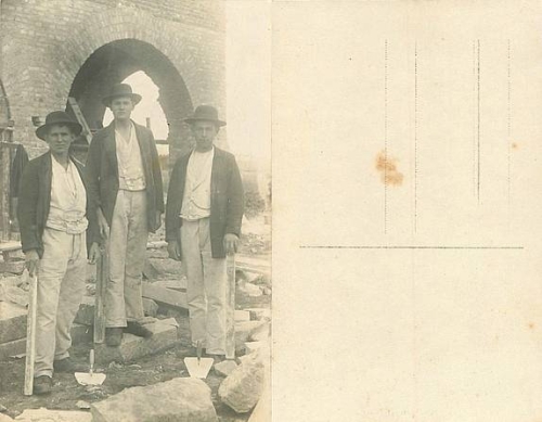 Construction worker bricklayer at work real photo * approx. 1930