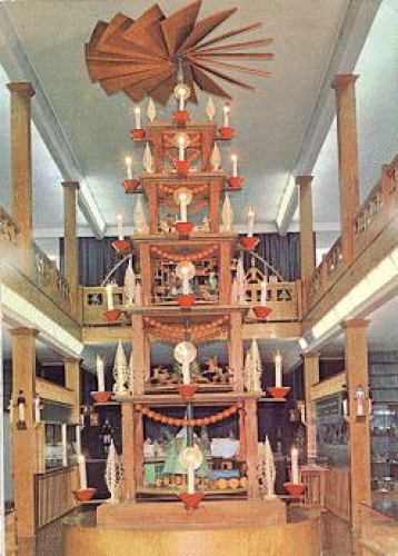 09548 Seiffen Erzgbirgisches spielmuseum Christmas pyramid o 11.11.1979