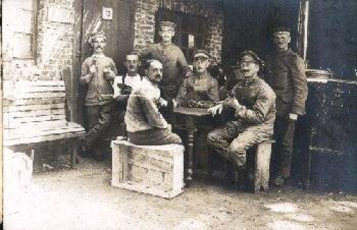 Skat German soldiers playing cards building 23 real photo * approx. 1915