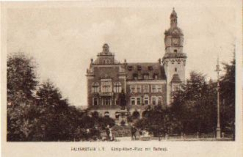 08223 Falkenstein Vogtland Koenig-Albert Platz mit Rathaus  * ca. 1910