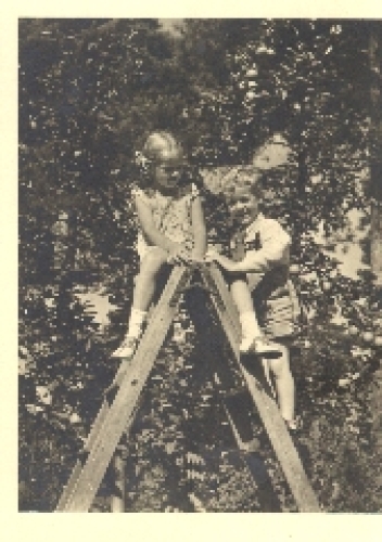 Children with a ladder real photo * approx. 1940