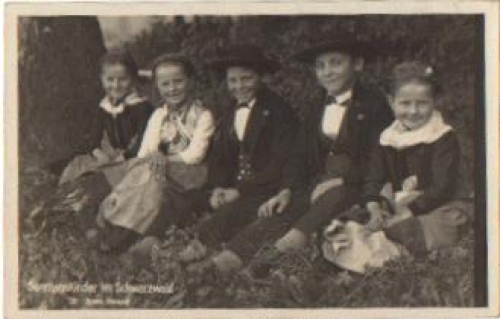 Sunday children in the Black Forest Trachten gebr. circa 1930