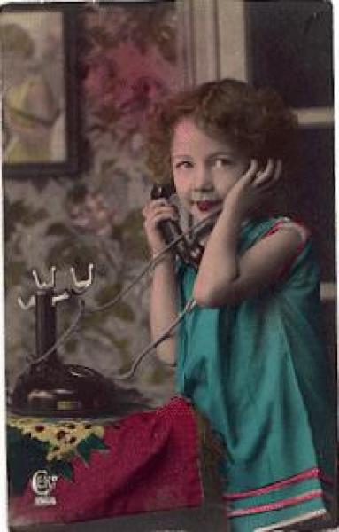 Telefon Mädchen mit Hörer Serie Nr. 1964 gebr. ca. 1920