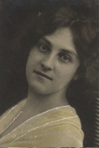 Young woman KKHG p. 1021-2 or 9.11.1909