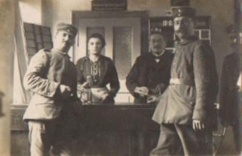 Deutsche Soldaten im Geschäft 1. WK. Echtfoto * ca. 1915