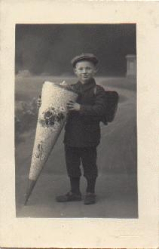 Schule Schulanfang Junge mit Tüte Echtfoto *ca. 1930