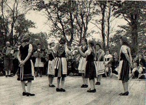 38889 Blankenburg, traditional costume group o June 25, 1950