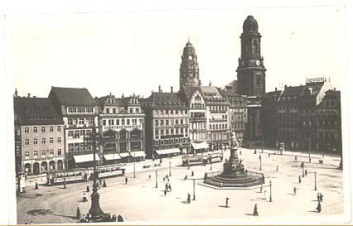 Dresden Altmarkt mit Strassenbahn und Germania *ca. 1940