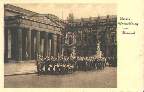 Berlin Changing of the guard at the memorial on April 8, 1938