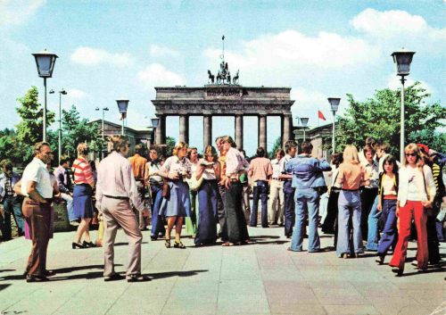 Berlin, capital of the GDR, Brandenburg Gate, vintage postcard * 1977