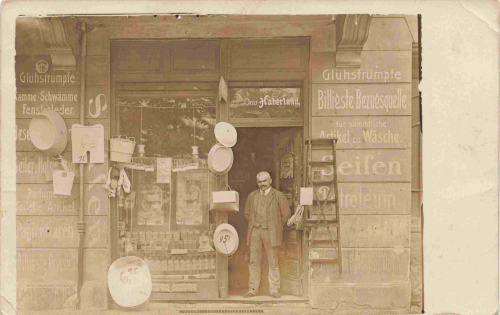 Retail shop in Charlottenburg, Berlin – Otto Haberland: incandescent mantles, brushes, kerosene, and household goods, c. 1912