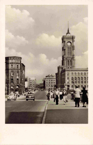 Berlin Rathausstrasse mit altem Rathaus Alte Ansichtskarte * 1956
