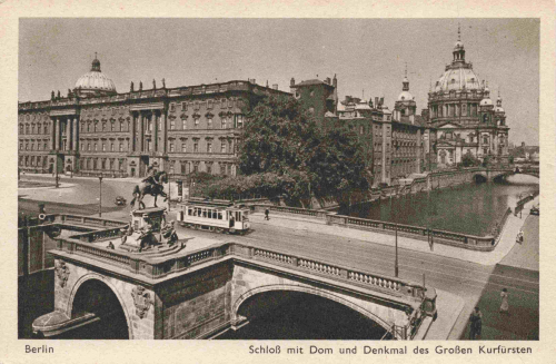 Berlin – Palace with Cathedral and Monument to the Great Elector * c. 1930