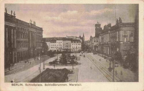 Berlin, Schlossplatz, palace fountain (Schloßbrunnen), and royal stables (Marstall) – vintage postcard, c. 1925