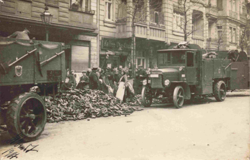 Berlin Kohlenanlieferung mit LKW Echtfoto um 1907