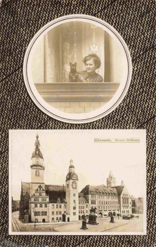 Chemnitz Sachsen Rathaus Frau mit Hund * um 1920