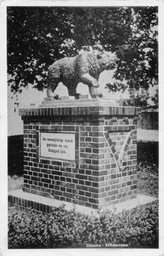 Dessau-Mildensee: "Thousand-Year Anhalt" monument, used around 1950;