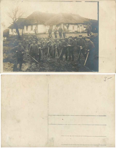 German soldiers in uniform with shovels WW I around 1916
