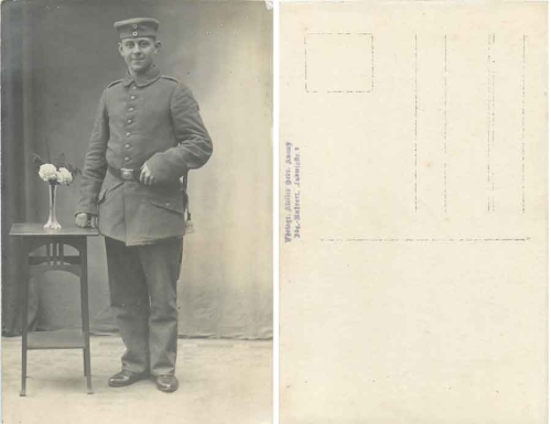 German soldier in initial uniform WWI carnations Real photo * ca. 1915