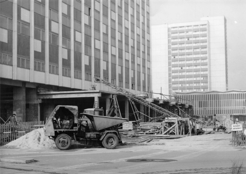 Dresden Prager Strasse Wiederaufbau Restaurant International Baustellen Dumper Picco-Max Grossfoto um 1970