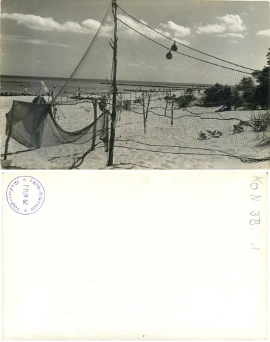 17459 Koelpinsee Usedom beach with fishing nets printer's copy around 1958 Hanich