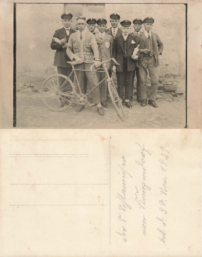 Kunzendorf district Glogau Silesia the 8 stable masters with bicycle Sieroszowice 1927