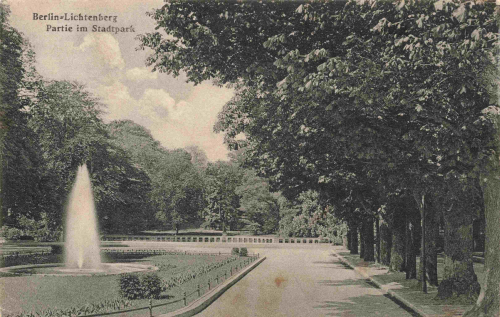 Lichtenberg, Berlin – City Park, vintage postcard, c. 1928
