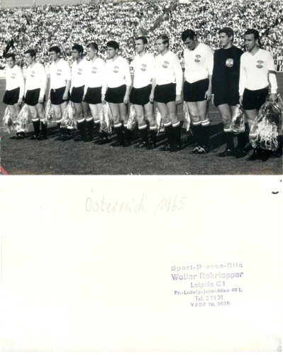 Österreich Fußballnationalmannschaft Grossfoto 11 x 18 cm 1965 Sport-Bild Vertrieb Walter Rohrlapper Leipzig